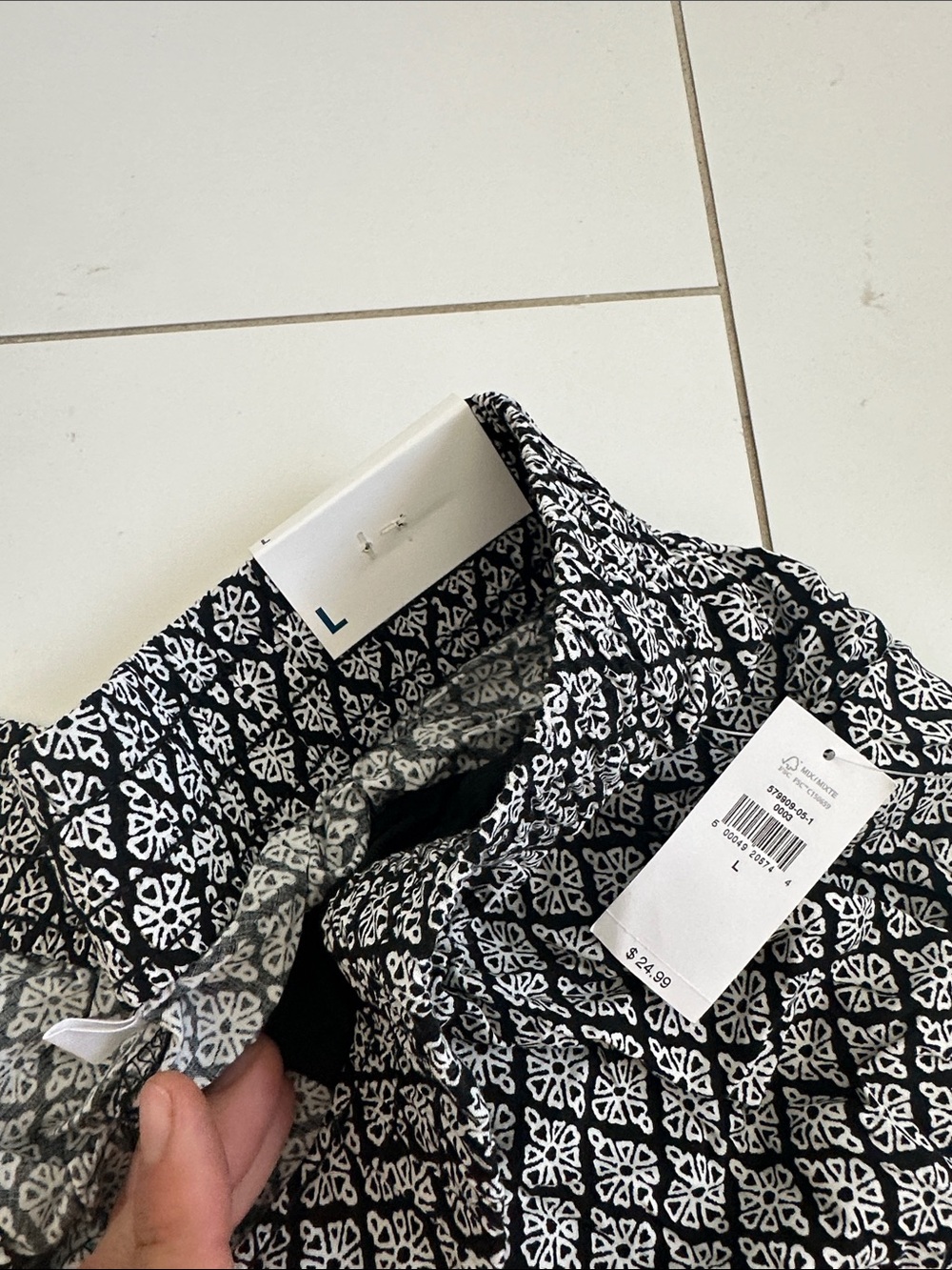 Old navy women’s short black pattern large NWT